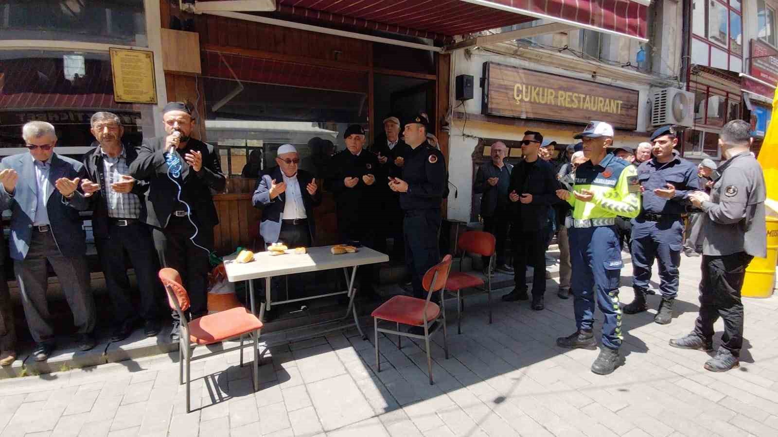 Bolu’da kalp krizi sonucu hayatını kaybeden üsteğmen dualarla anıldı 4 boluda kalp krizi sonucu hayatini kaybeden ustegmen dualarla anildi 0