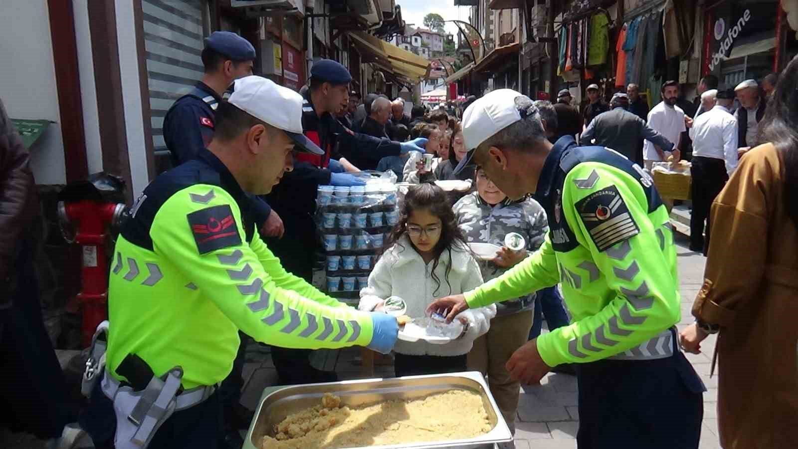 Bolu’da kalp krizi sonucu hayatını kaybeden üsteğmen dualarla anıldı 5 boluda kalp krizi sonucu hayatini kaybeden ustegmen dualarla anildi 1 CJjJnQJi