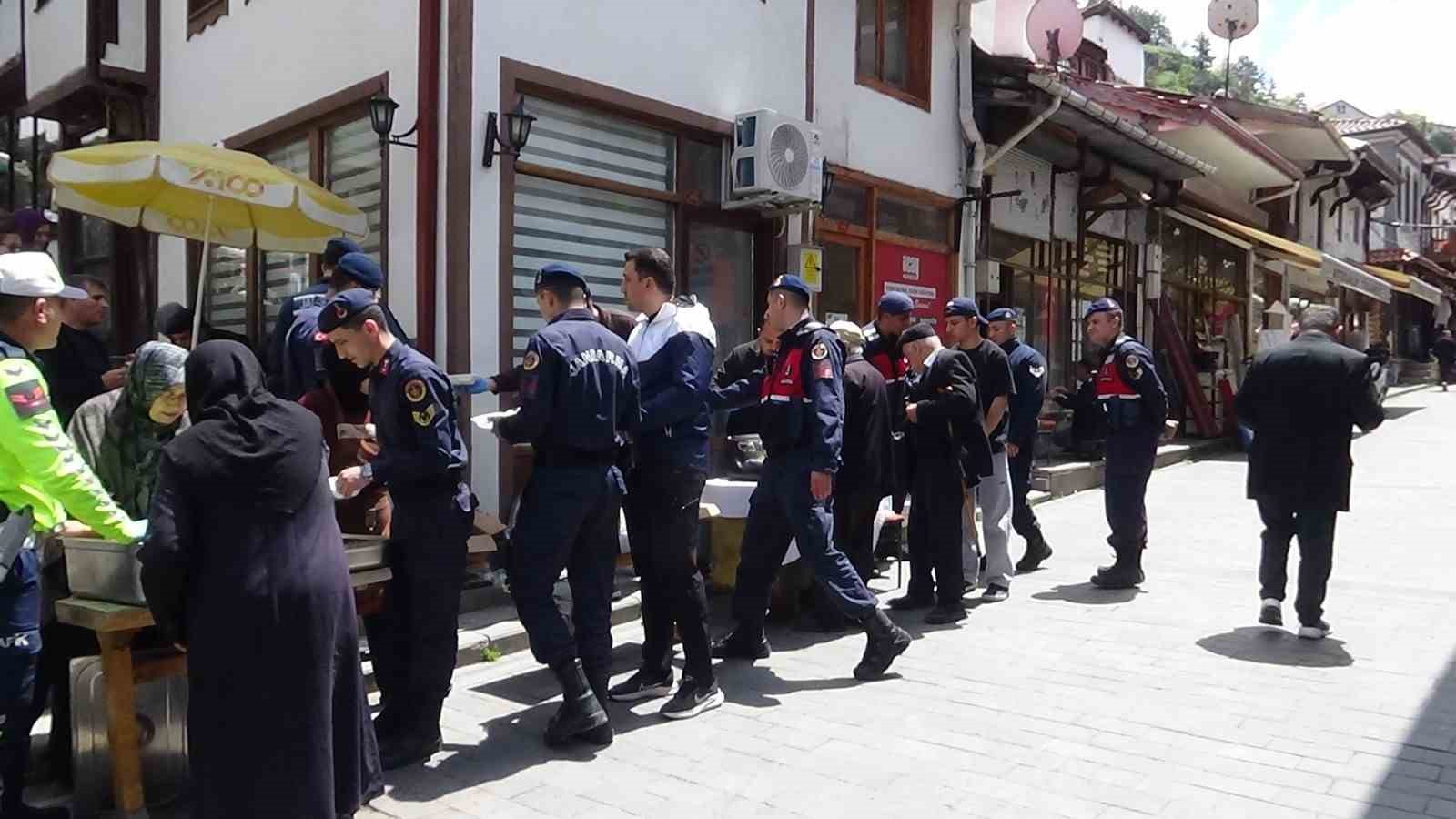 Bolu’da kalp krizi sonucu hayatını kaybeden üsteğmen dualarla anıldı 6 boluda kalp krizi sonucu hayatini kaybeden ustegmen dualarla anildi 2 PzeemdUE