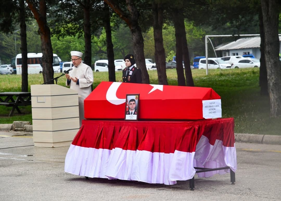 Bolu’da kalp krizi sonucu hayatını kaybeden üsteğmen dualarla anıldı 8 boluda kalp krizi sonucu hayatini kaybeden ustegmen dualarla anildi 4