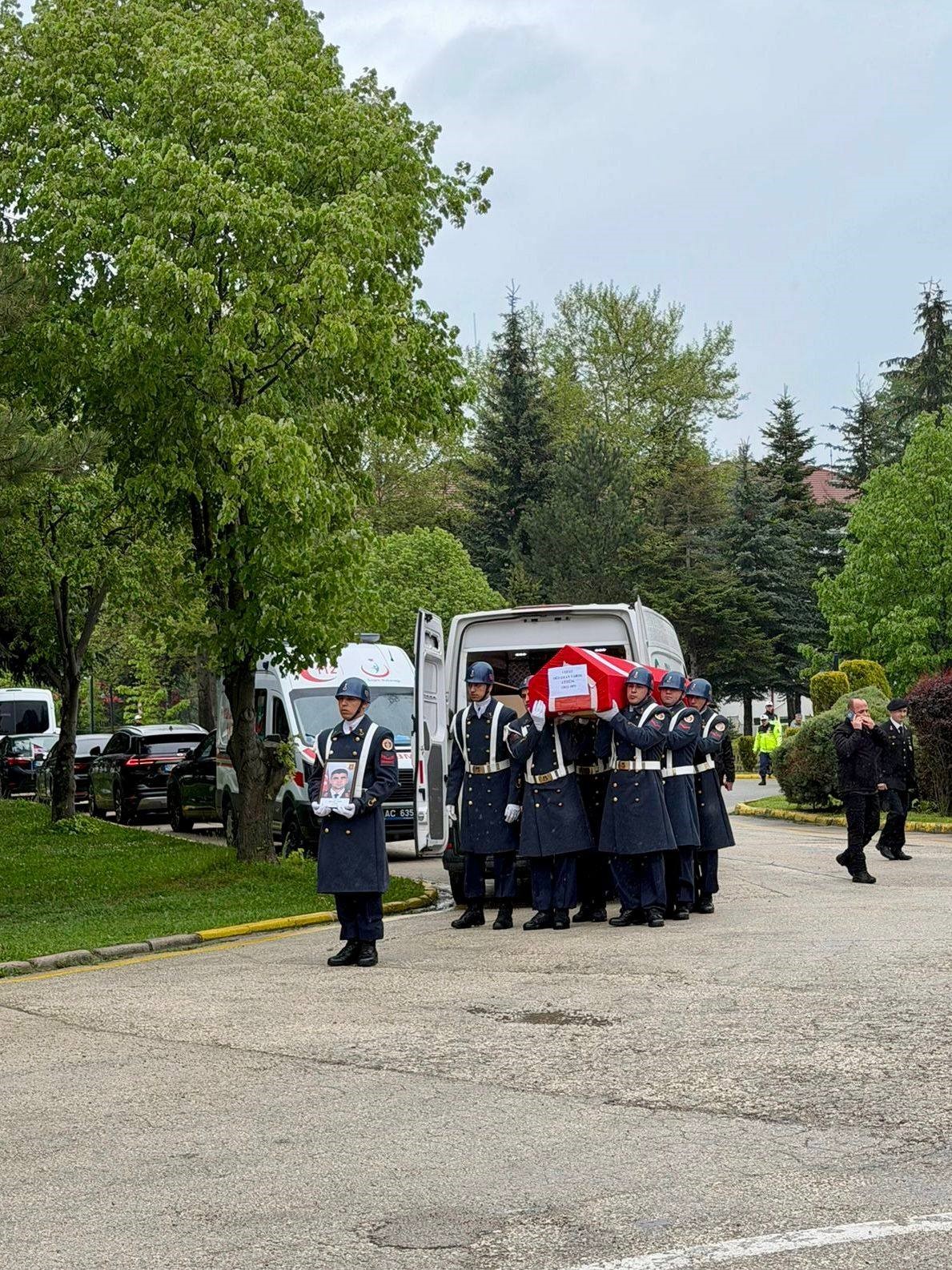 Bolu’da kalp krizine yenik düşen genç komutan memleketine uğurlandı 4 boluda kalp krizine yenik dusen genc komutan memleketine ugurlandi 0 4jWIwD6X