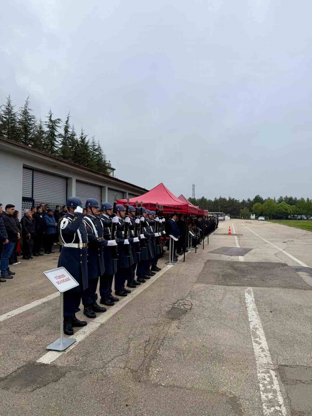 Bolu’da kalp krizine yenik düşen genç komutan memleketine uğurlandı 5 boluda kalp krizine yenik dusen genc komutan memleketine ugurlandi 1