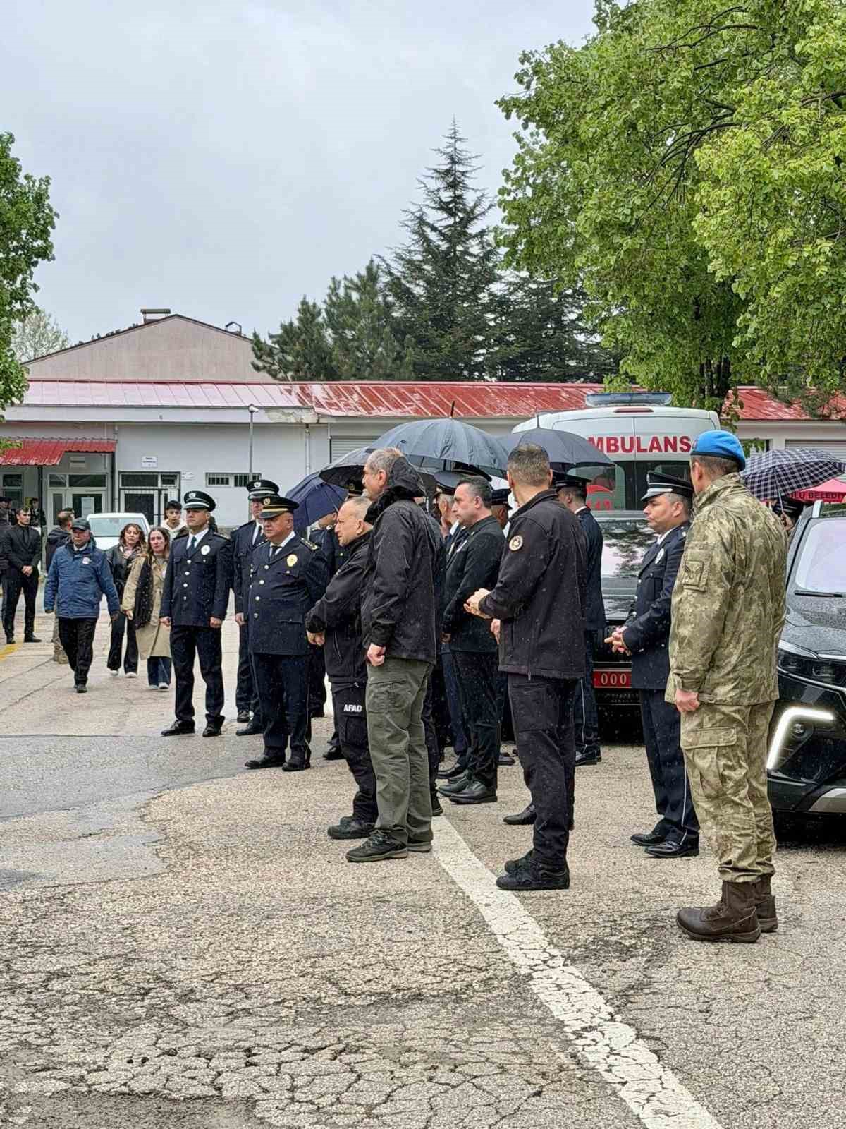 Bolu’da kalp krizine yenik düşen genç komutan memleketine uğurlandı 6 boluda kalp krizine yenik dusen genc komutan memleketine ugurlandi 2 OaIGJX1i