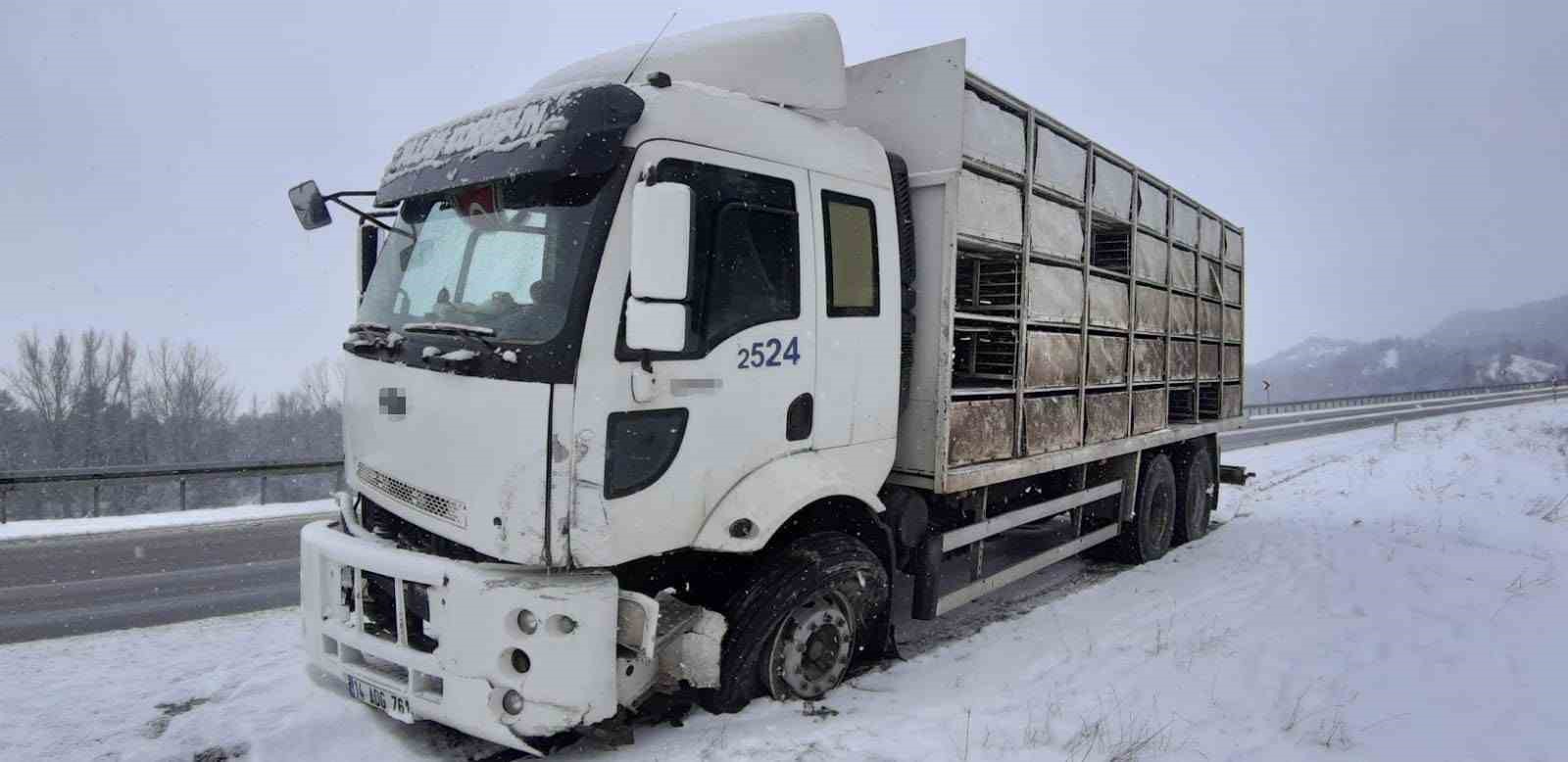 boluda kamyon ile hafif ticari arac carpisti 2 yarali 3 lDTltei4