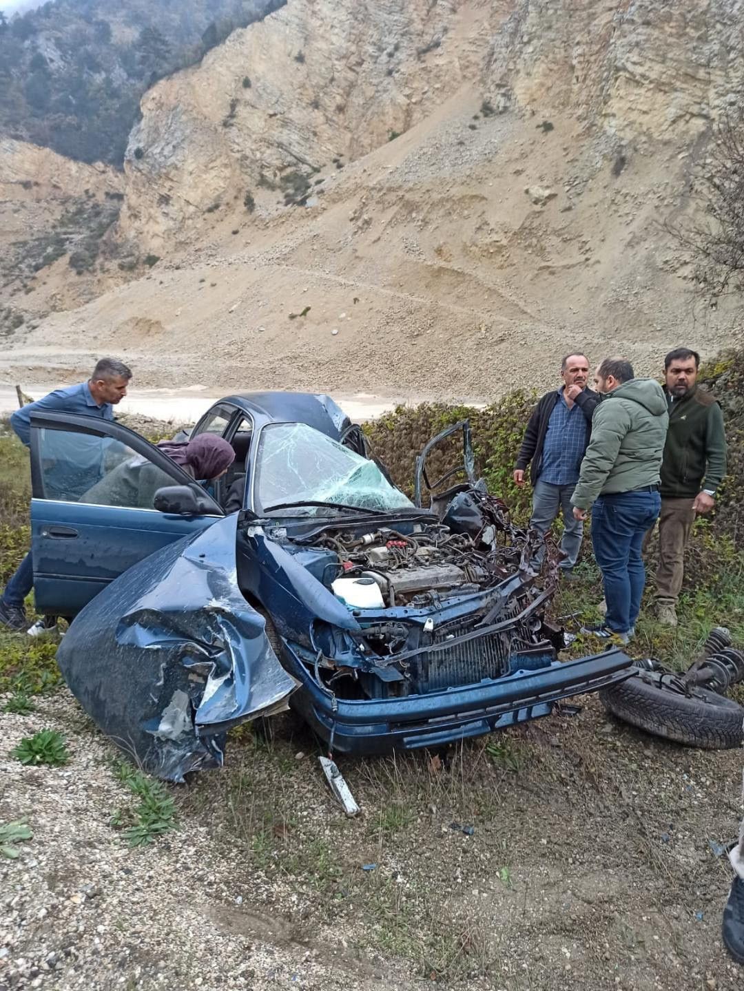 boluda kamyon otomobille carpisti 1 olu 1 yarali 3 Jjv2qQh1