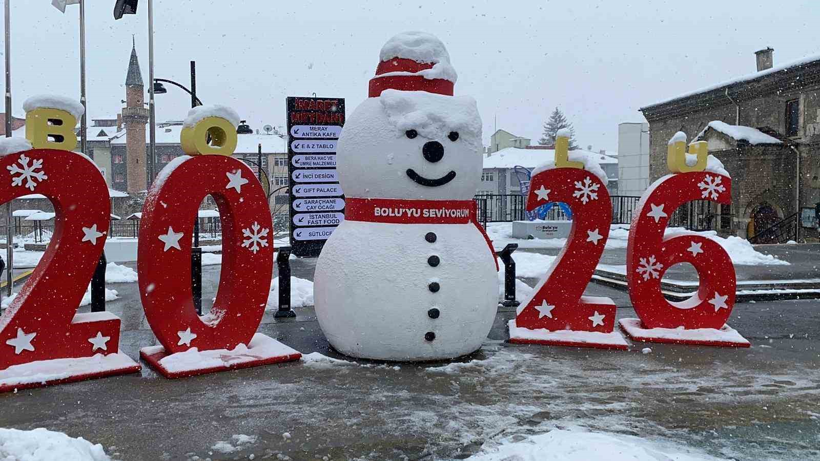 boluda kar firtinasi hayati olumsuz etkiledi vatandaslar semsiyeyle dolasti 0 CJ618myX