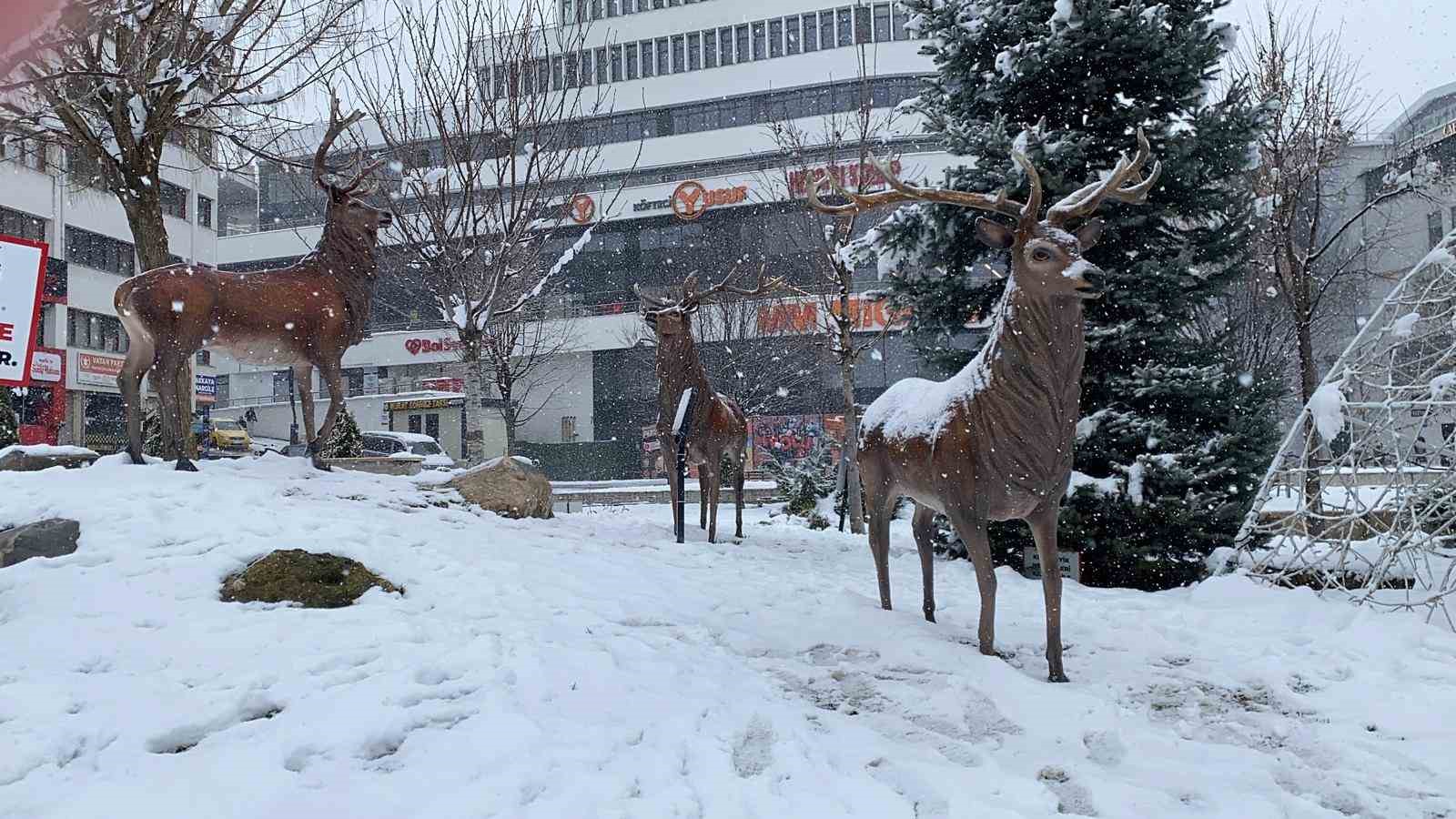 boluda kar firtinasi hayati olumsuz etkiledi vatandaslar semsiyeyle dolasti 1 kOdp63qr