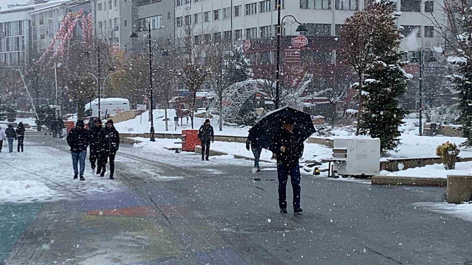 boluda kar firtinasi hayati olumsuz etkiledi vatandaslar semsiyeyle dolasti 5
