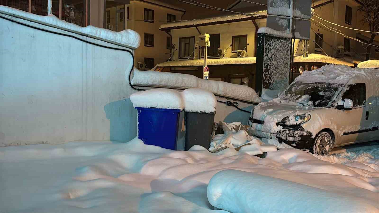 boluda kar kalinligi 30 santimetreyi asti onlarca arac rampalarda yolda kaldi 5