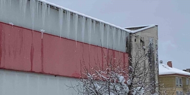 boluda-kar-ve-buz-kutleleri-tehlike-saciyor-JX63F4NL.jpg