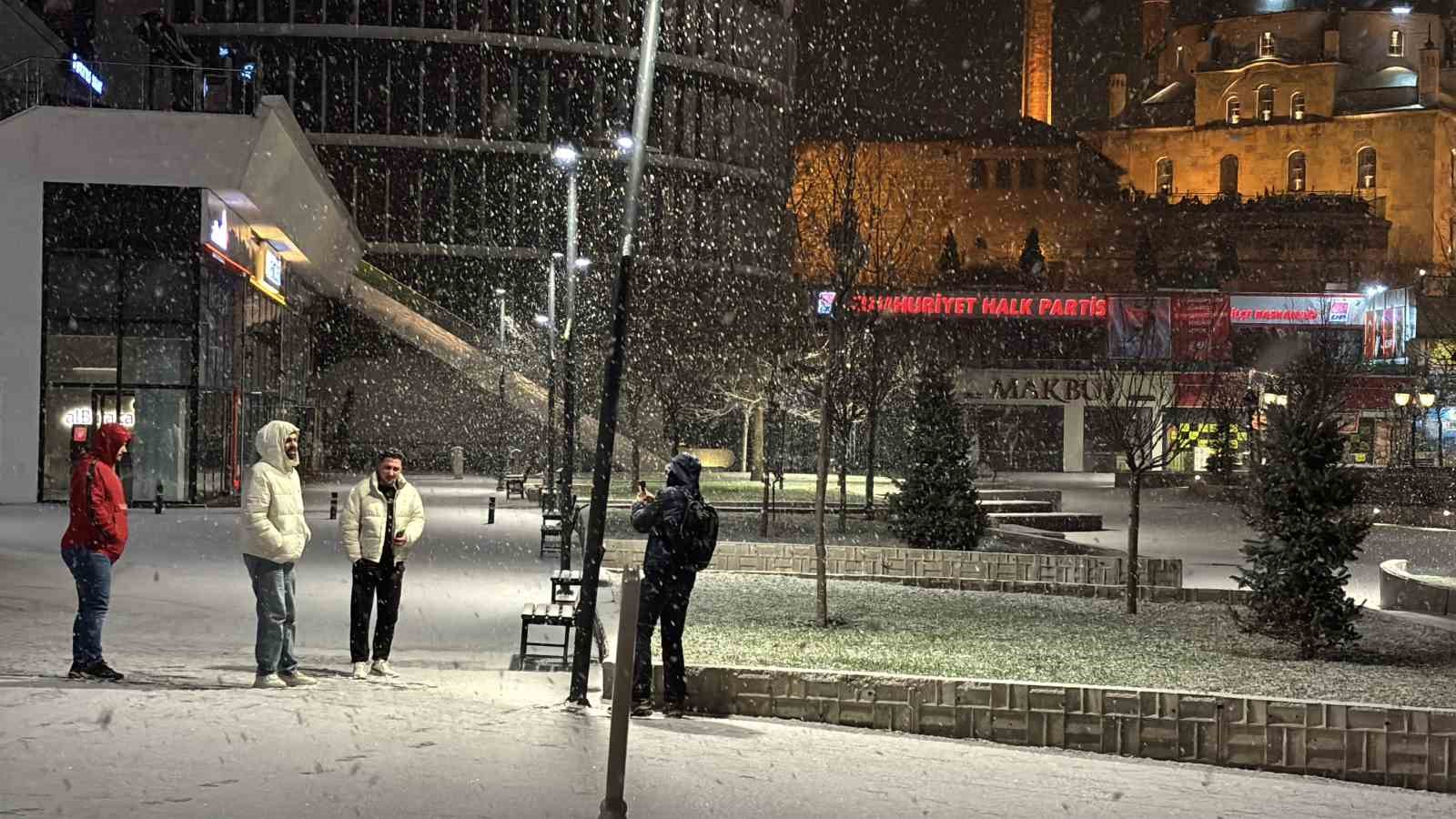 boluda kar yagisi basladi 2 7VRz5GX9