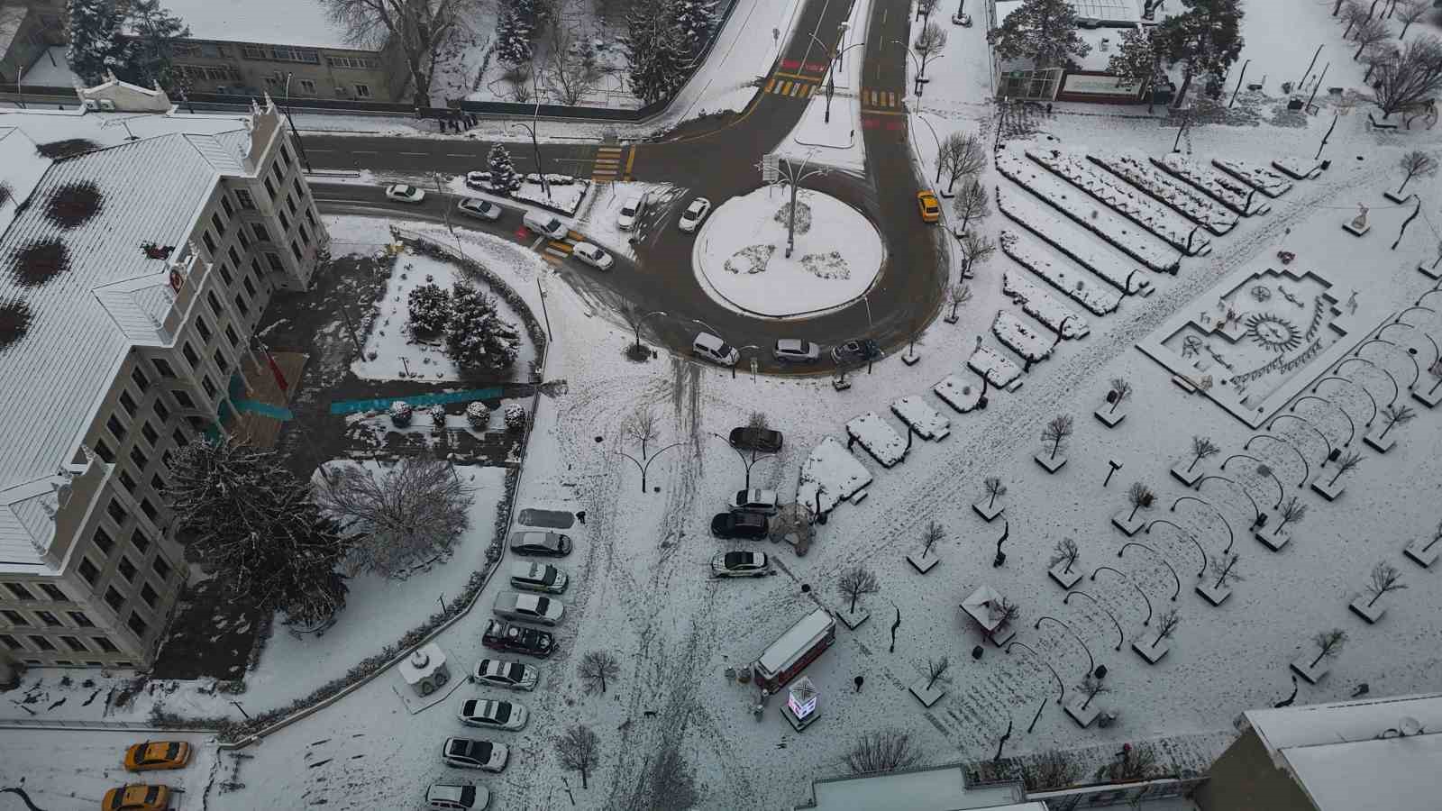 boluda kar yagisi suruyor kis guzelligi havadan goruntulendi 4