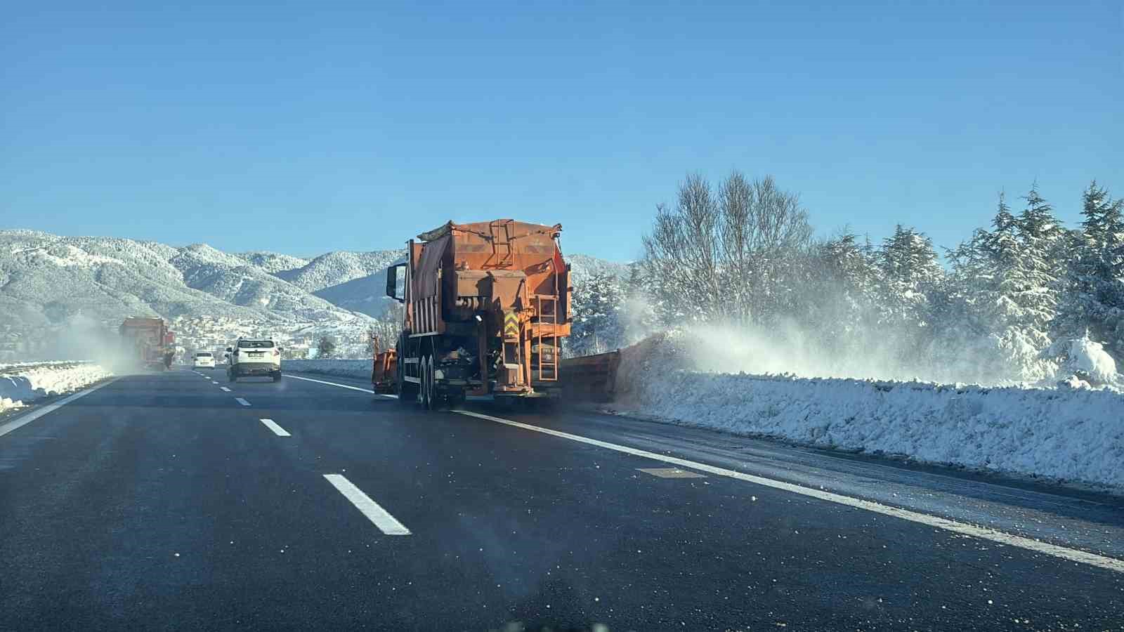 boluda kar yagisinin esir aldigi gerede samsun yolu havada goruntulendi yol trafige acik 1 1RvK5z3D