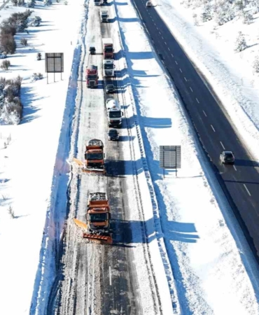 boluda-kar-yagisinin-esir-aldigi-gerede-samsun-yolu-havada-goruntulendi-yol-trafige-acik-2Fx9sazZ.jpg