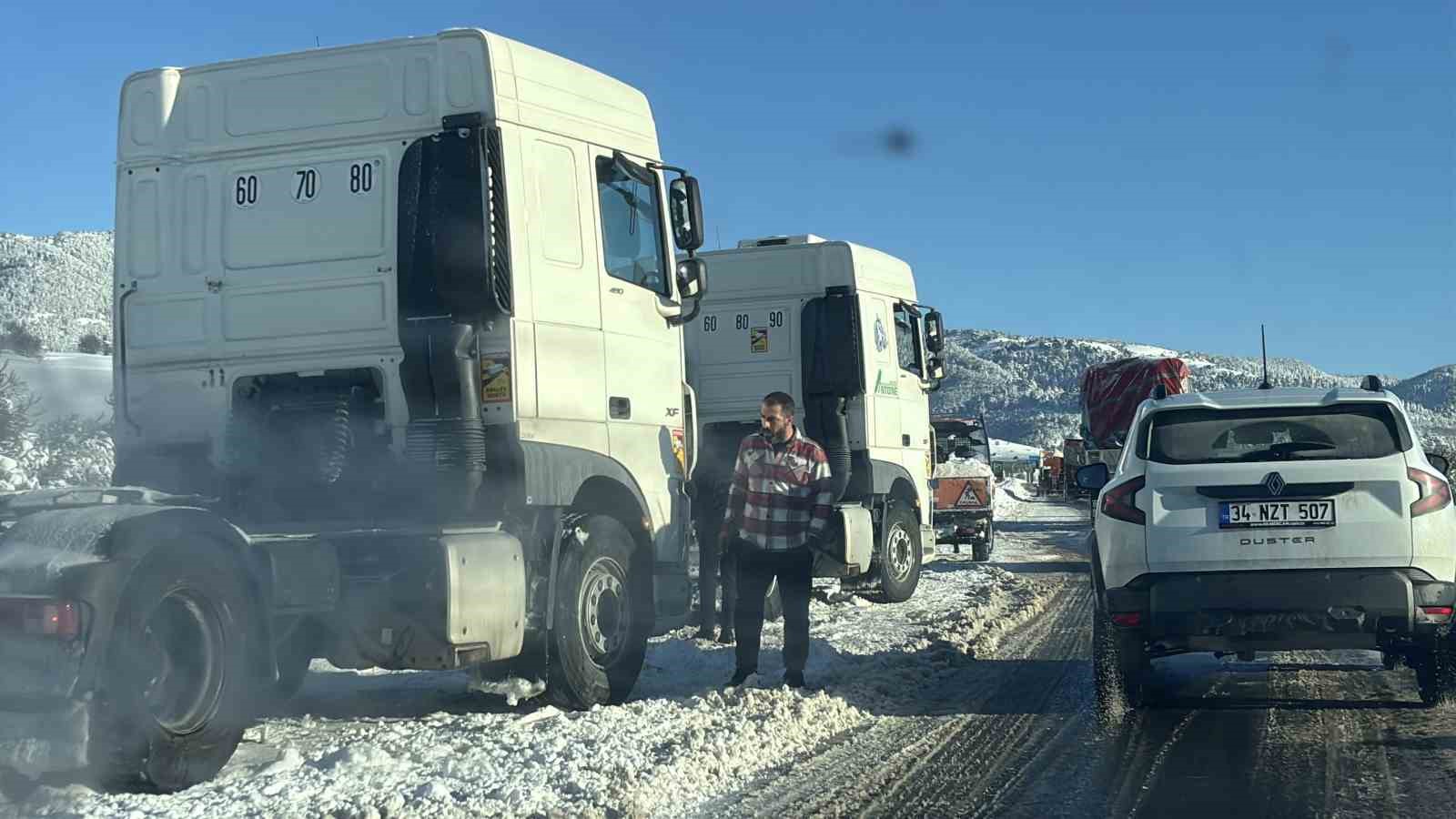 boluda kar yagisinin esir aldigi gerede samsun yolu havada goruntulendi yol trafige acik 4 ZlUmDDvY