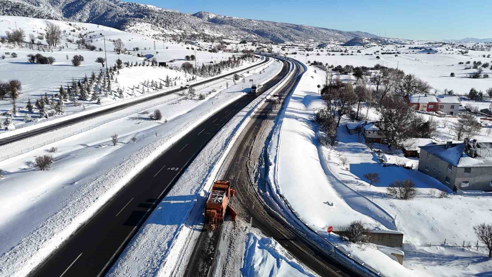 boluda kar yagisinin esir aldigi gerede samsun yolu havada goruntulendi yol trafige acik 6 rqSMcYM2
