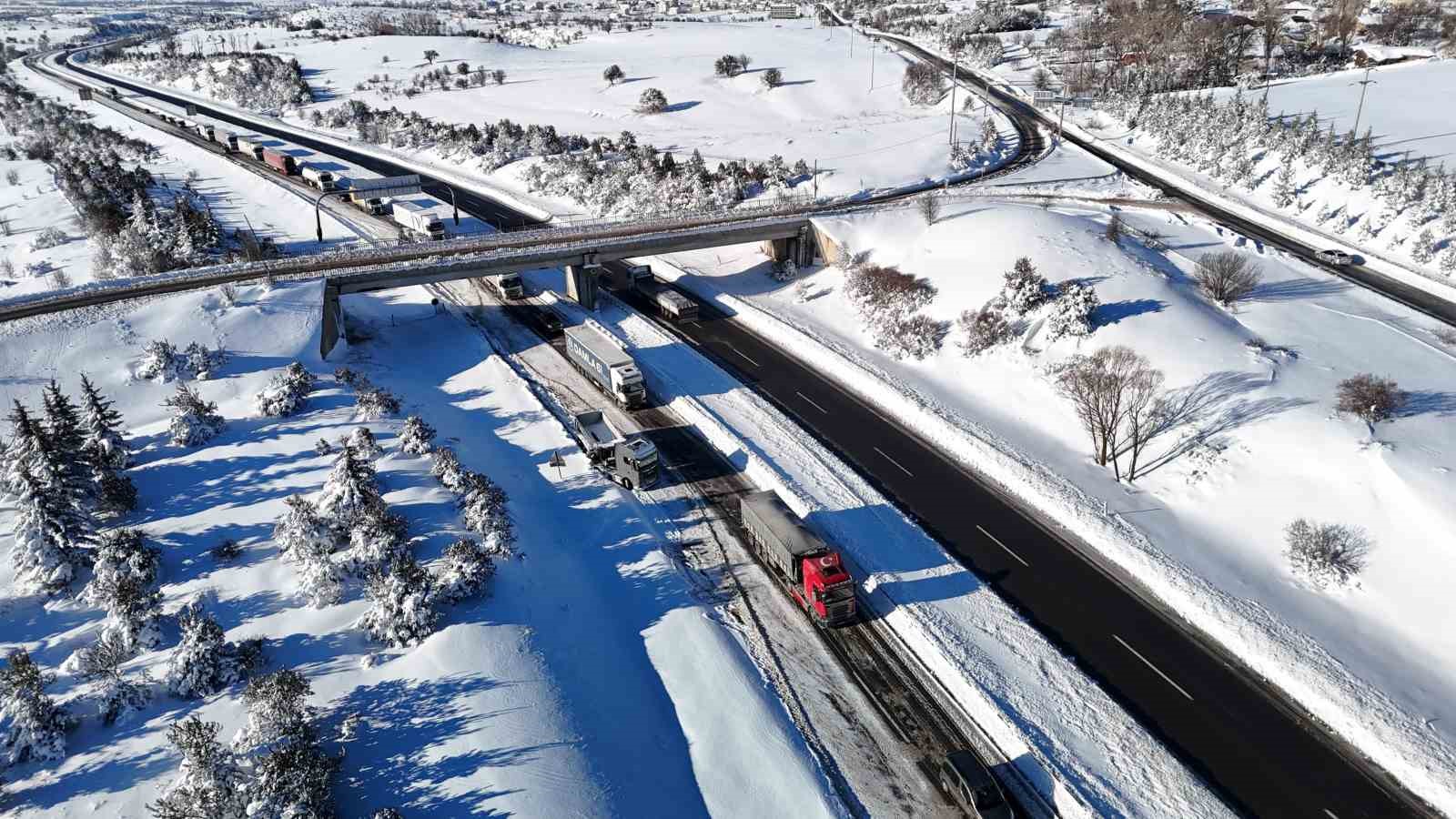 boluda kar yagisinin esir aldigi gerede samsun yolu havada goruntulendi yol trafige acik 7 TsVJXpln