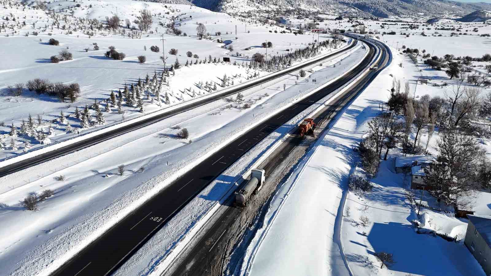 boluda kar yagisinin esir aldigi gerede samsun yolu havada goruntulendi yol trafige acik 8 EXuzzlji