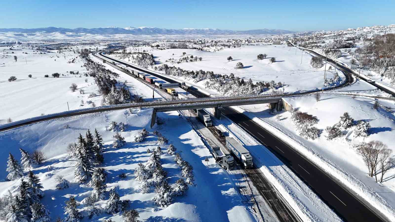 boluda kar yagisinin esir aldigi gerede samsun yolu havada goruntulendi yol trafige acik 9 cMqYKlc6