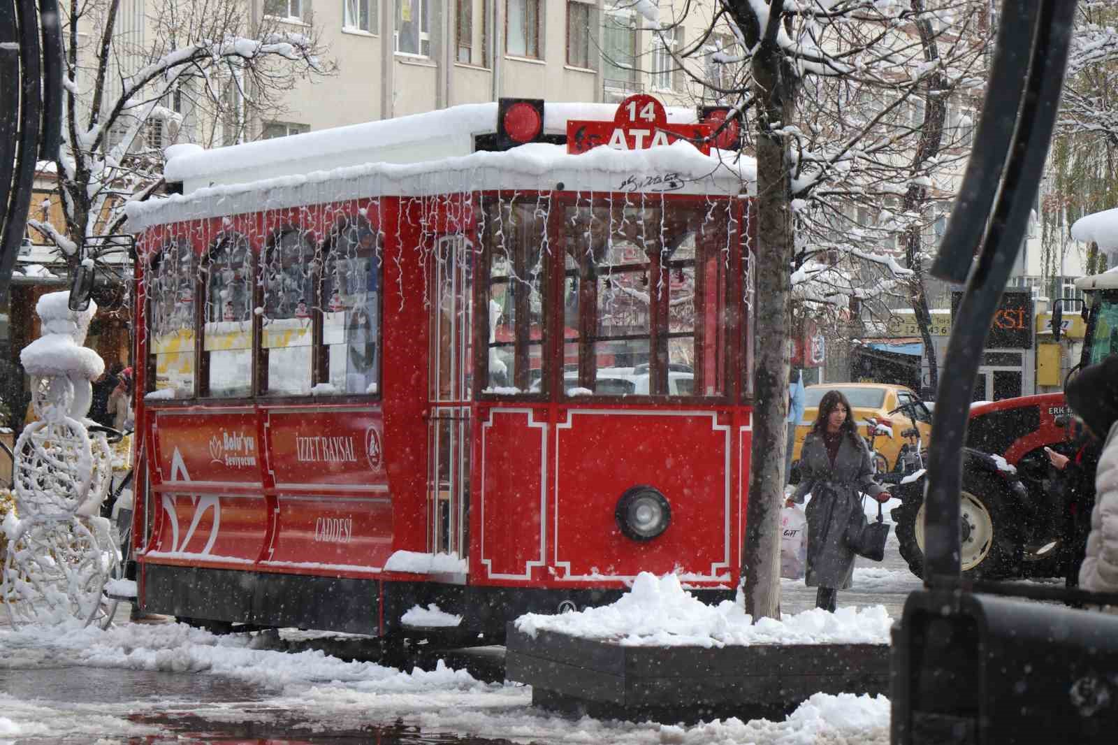 boluda kar yagisinin tadini cocuklar cikardi parklar kayak pistine dondu 7 yFvjhTbK