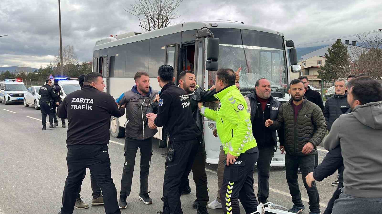 boluda kaza sonrasi arbede 7 yarali 2 gozalti 4 JOmtYEM2