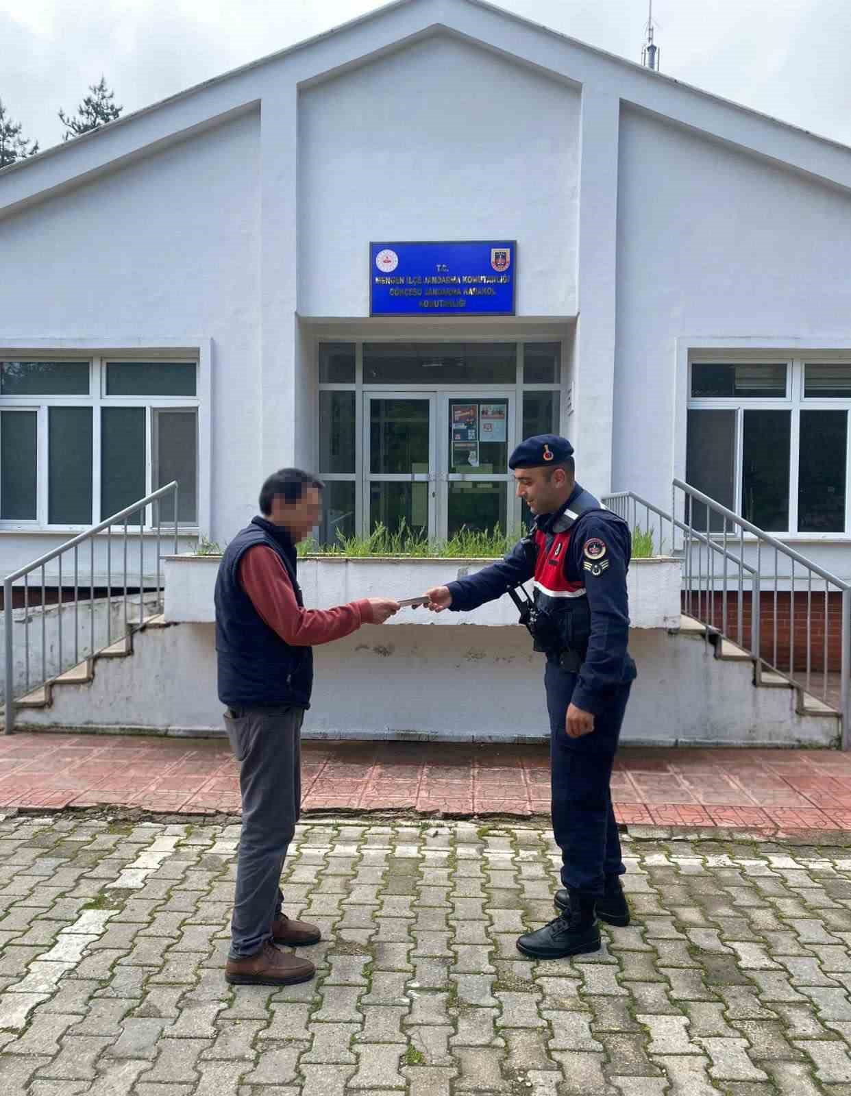 boluda kiraathaneden 12 bin lira calan supheli tutuklandi 1 c9DLFWSz