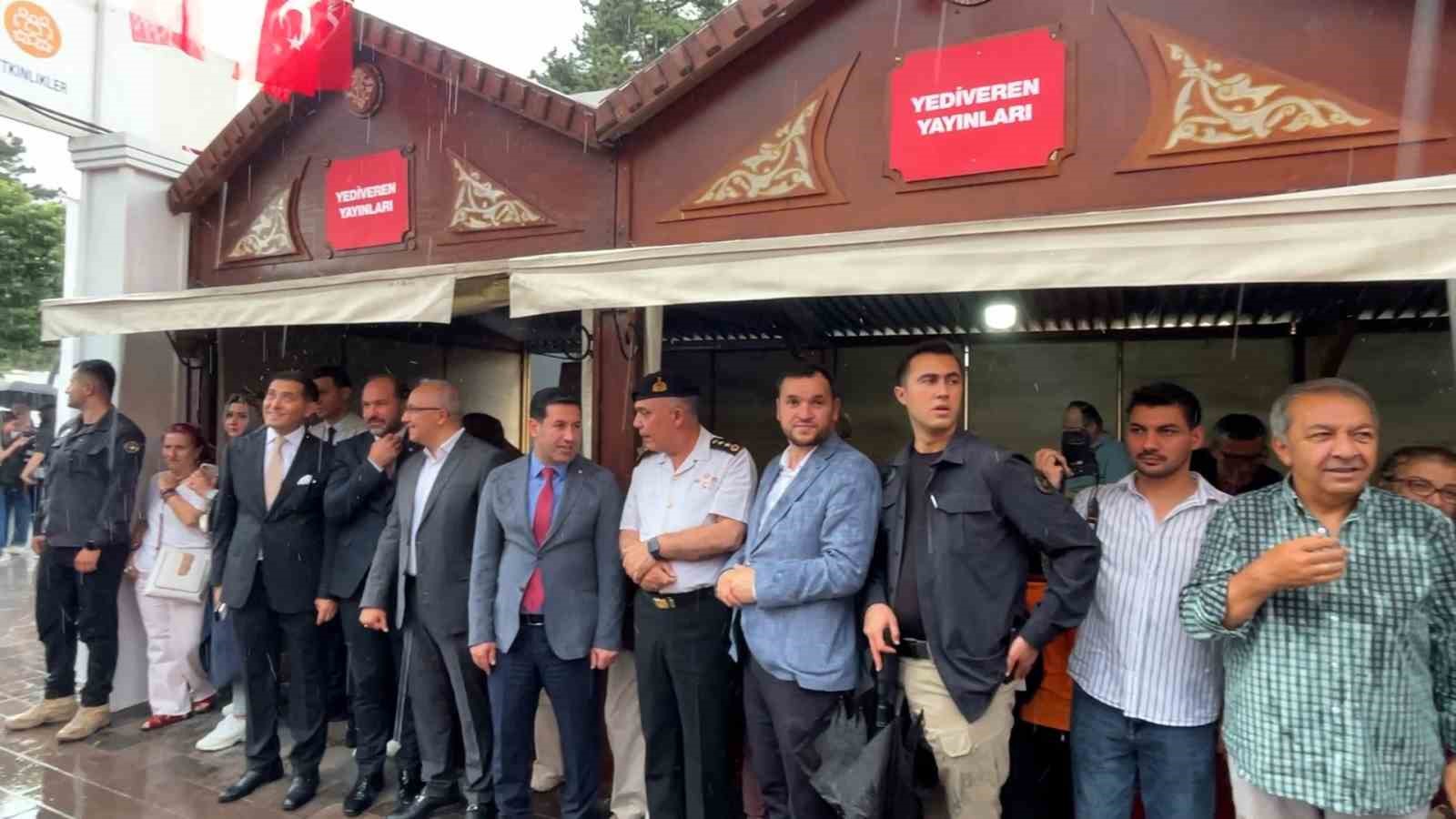 Bolu’da kitap fuarına yağmur engeli 6 boluda kitap fuarina yagmur engeli 2 Yz9jlFjc