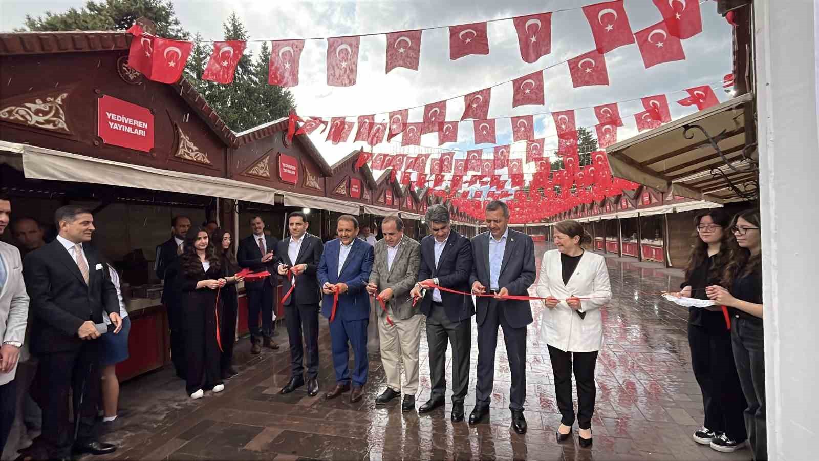 Bolu’da kitap fuarına yağmur engeli 8 boluda kitap fuarina yagmur engeli 4 Ay2gKwsT