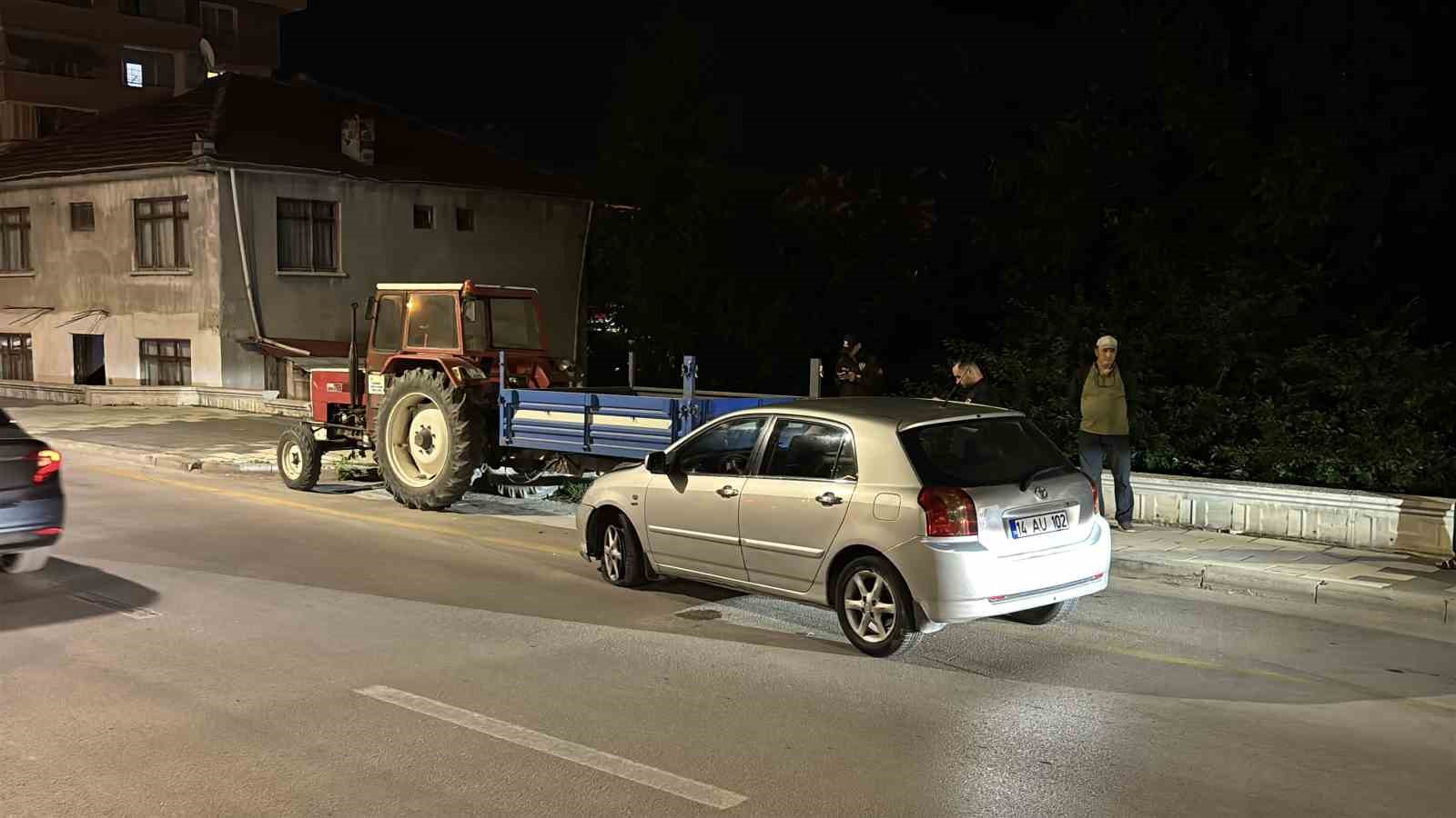 boluda kontrolden cikan otomobil romorka carpti 2 ur2Rj8ME