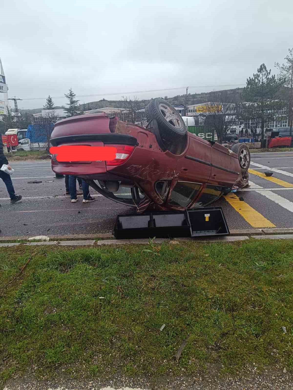 boluda kontrolden cikan otomobil takla atti 1 yarali 4 mncqtvyX