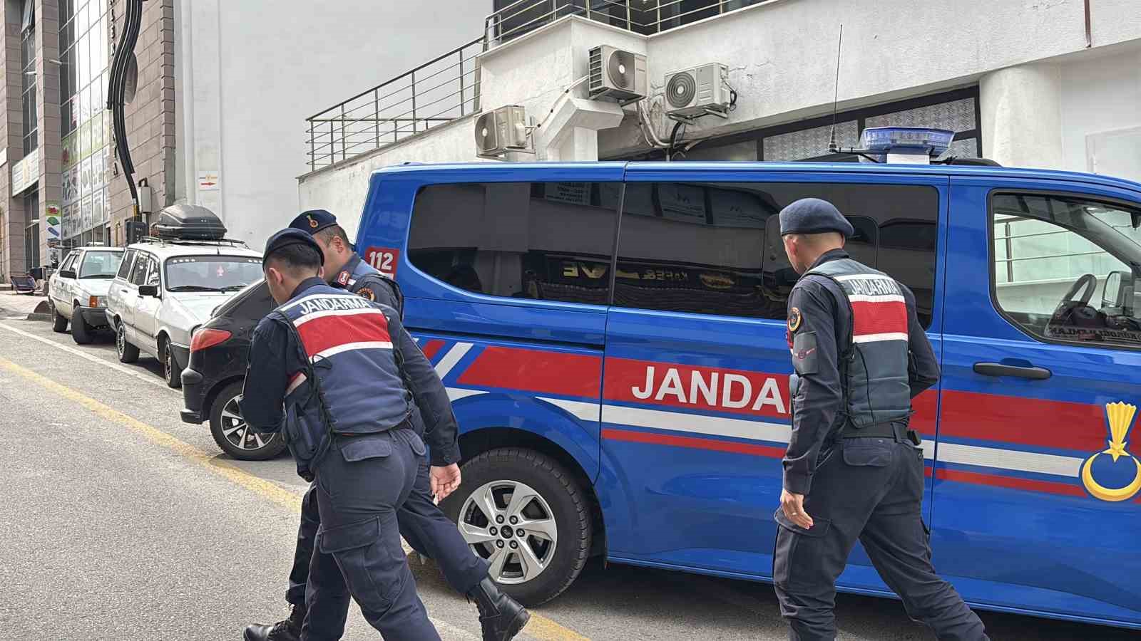 Bolu’da kooperatif ve meslek odasına "rüşvet" operasyonu: 3 kişi adliyeye sevk edildi 7 boluda kooperatif ve meslek odasina rusvet operasyonu 3 kisi adliyeye sevk edildi 3 pfSzPd3T