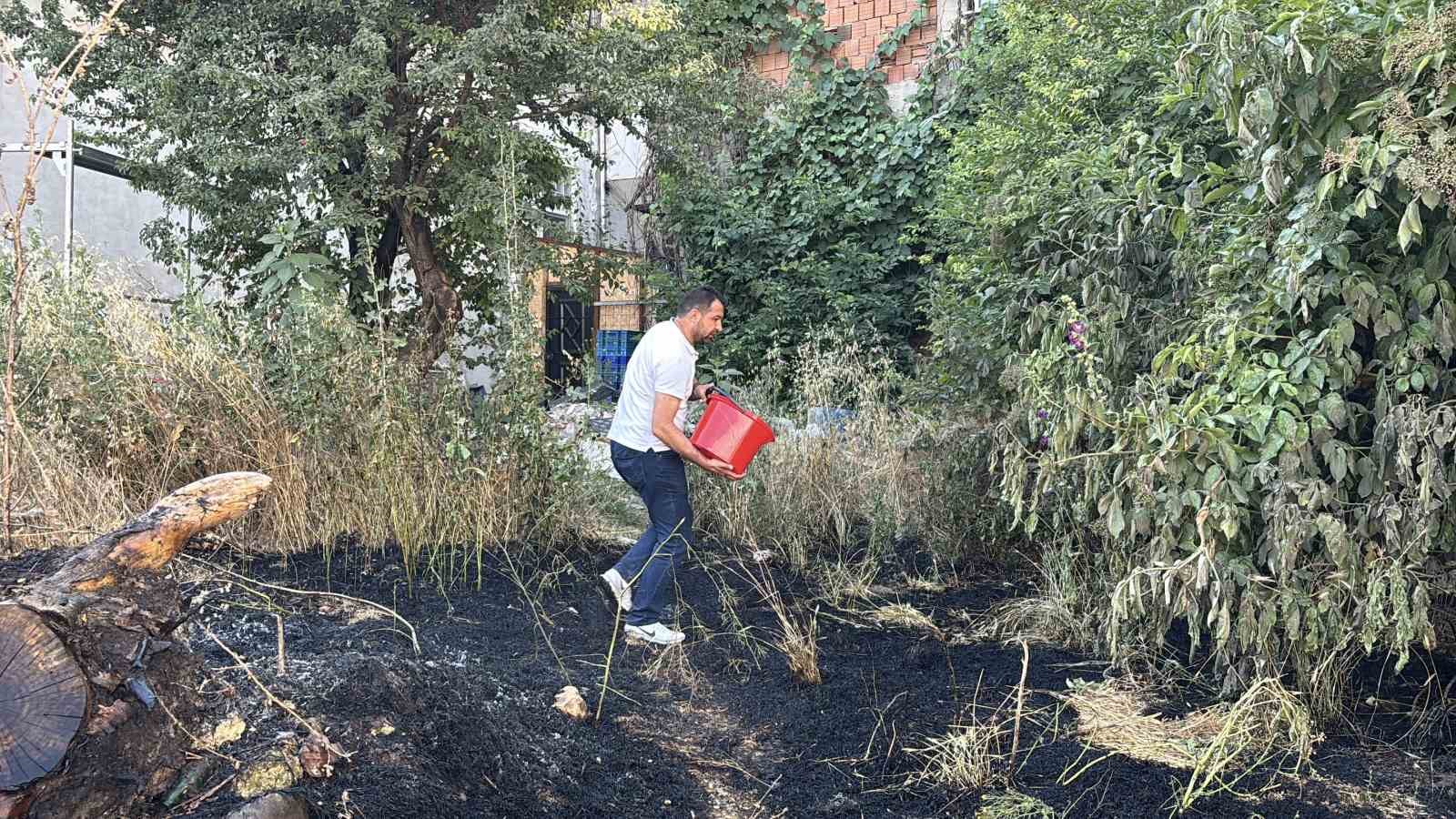 boluda korkutan ot yangini itfaiyeyi beklemeden kova ve hortumlarla sondurduler 0 COGk3yck