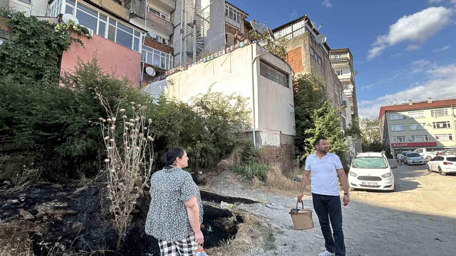 boluda korkutan ot yangini itfaiyeyi beklemeden kova ve hortumlarla sondurduler 1 mbcrw3jr