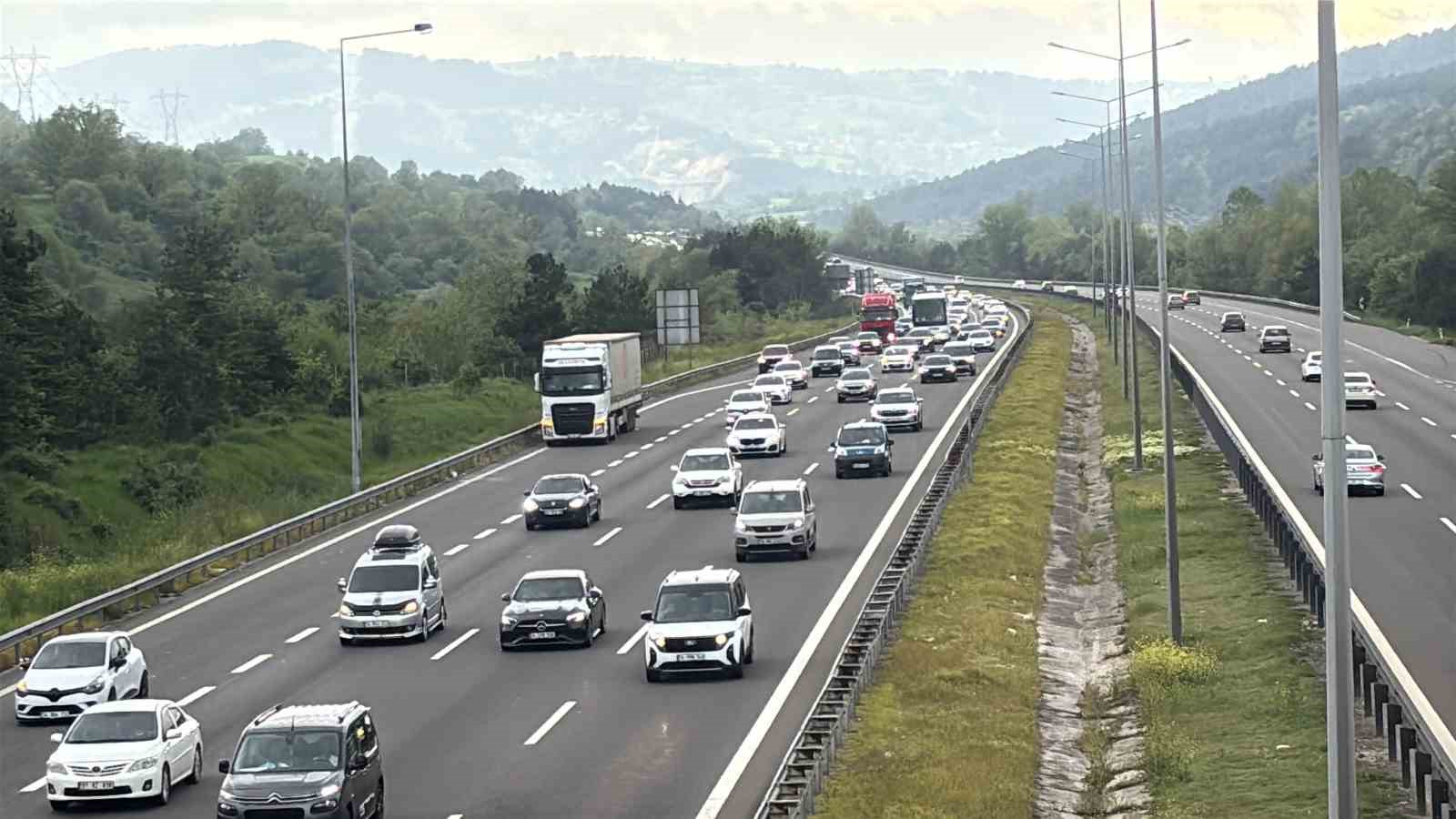 boluda kurban bayrami donusu agir vasitalara gecit yok 2 jZdOCDf5