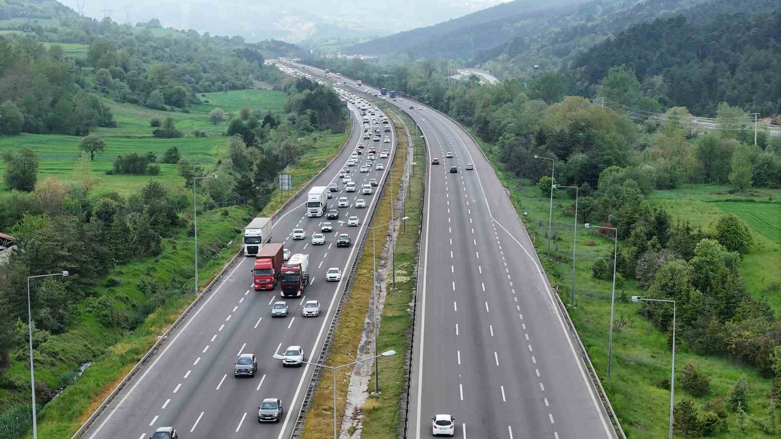 boluda kurban bayrami donusu agir vasitalara gecit yok 3