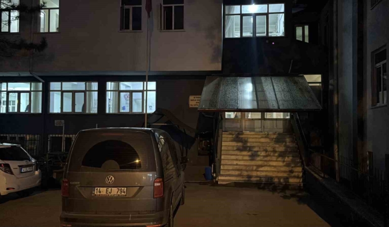 boluda-lise-ogrencisi-tartistigi-cocuk-tarafindan-bicaklandi-5nVjMcif.jpg