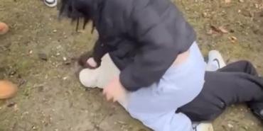 boluda-liseli-kizi-acimasizca-darp-ettiler-gvm3tfBj.jpg