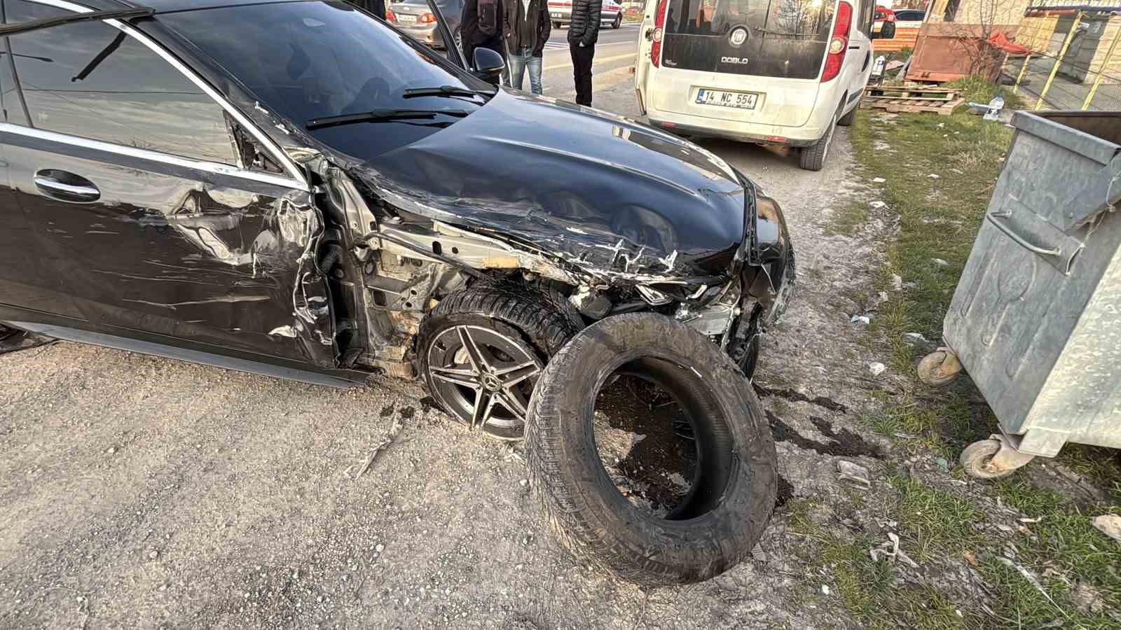 boluda luks otomobil ile cip carpisti 4 yarali 0 UqusvOGA
