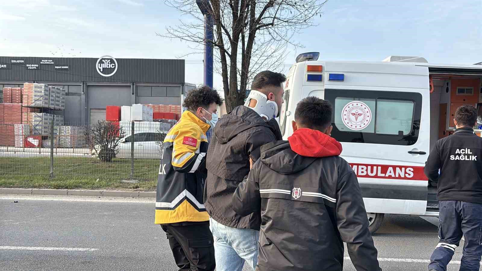 boluda luks otomobil ile cip carpisti 4 yarali 2 wEFNOJ8Y