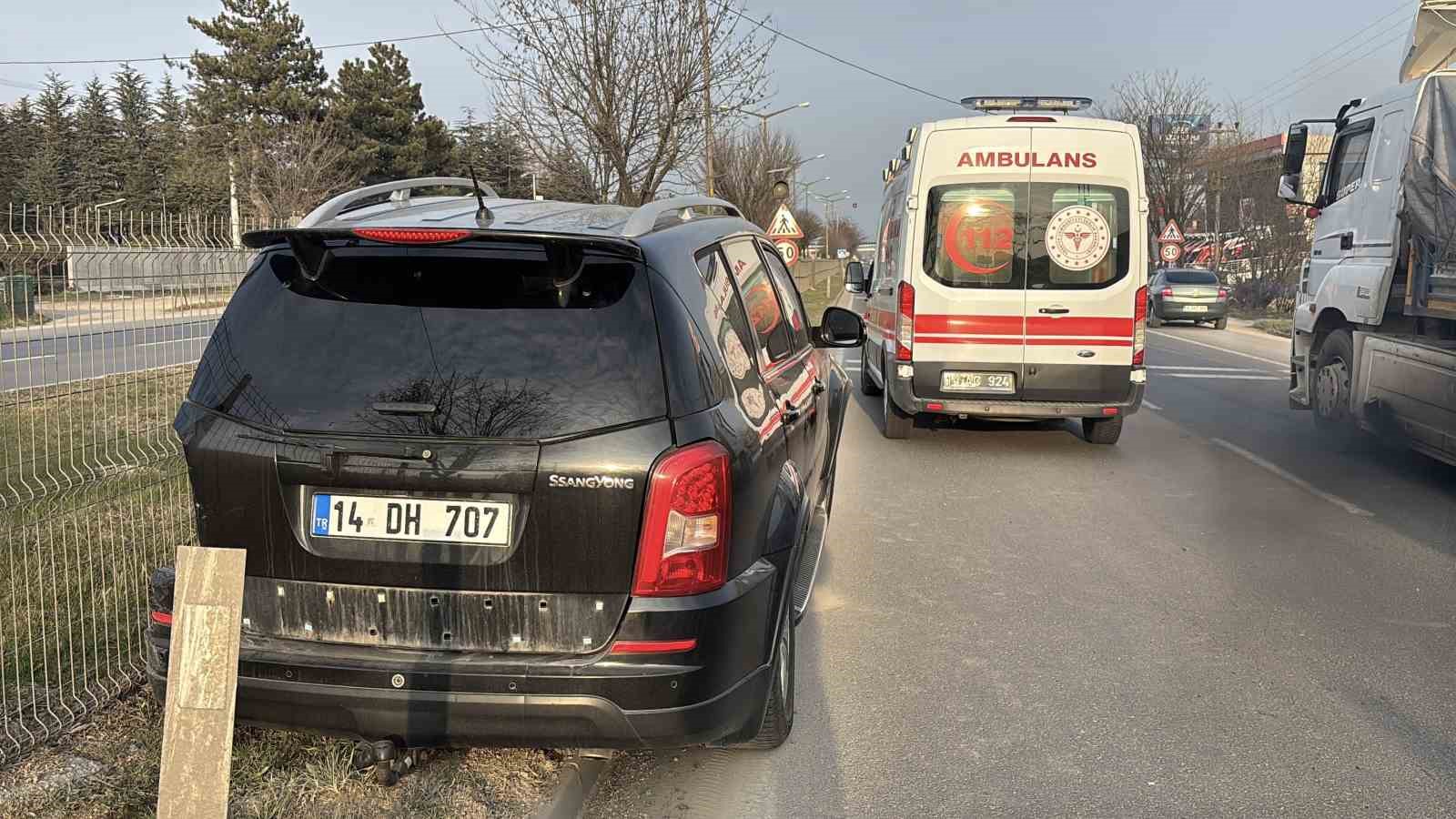 boluda luks otomobil ile cip carpisti 4 yarali 4 BNmlL915