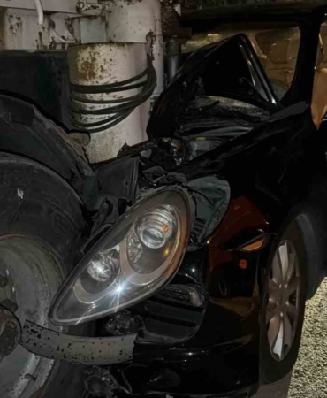boluda-luks-suv-park-halindeki-tira-carpti-1-yarali-jqZZMj6h.jpg