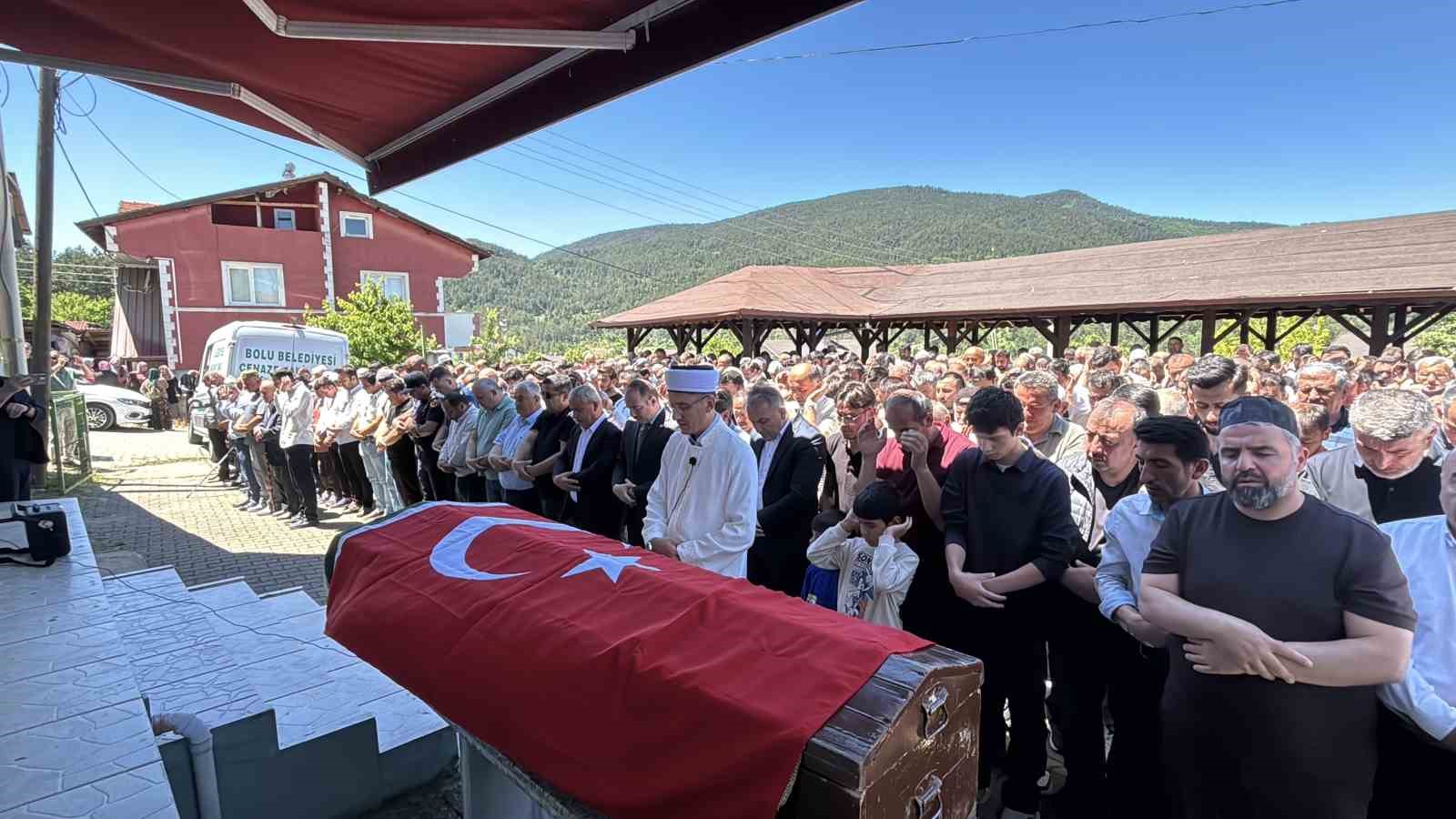 boluda maden gocugunde hayatini kaybeden isci son yolculuguna ugurlandi 0 w46XYwXD