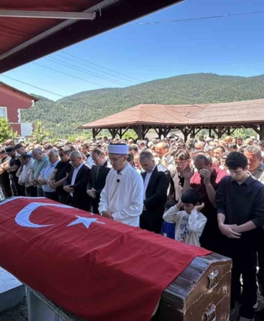 boluda-maden-gocugunde-hayatini-kaybeden-isci-son-yolculuguna-ugurlandi-ErmXdpEq.jpg