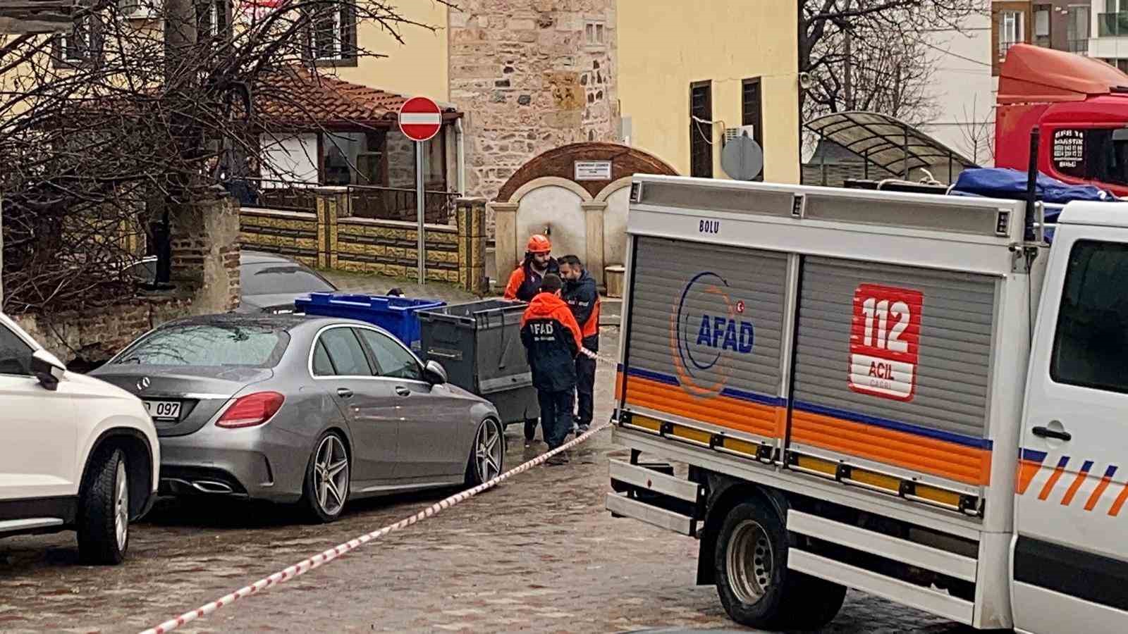 boluda metruk bina coktu bir otomobil hasar aldi 7 n3iXP6tp