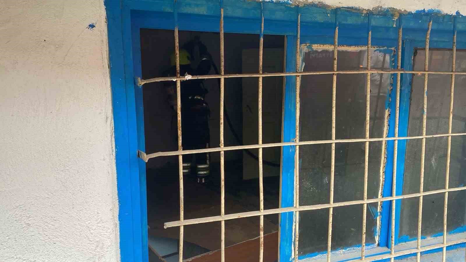 boluda metruk evde yangin panigi 1 AI9JmC5f