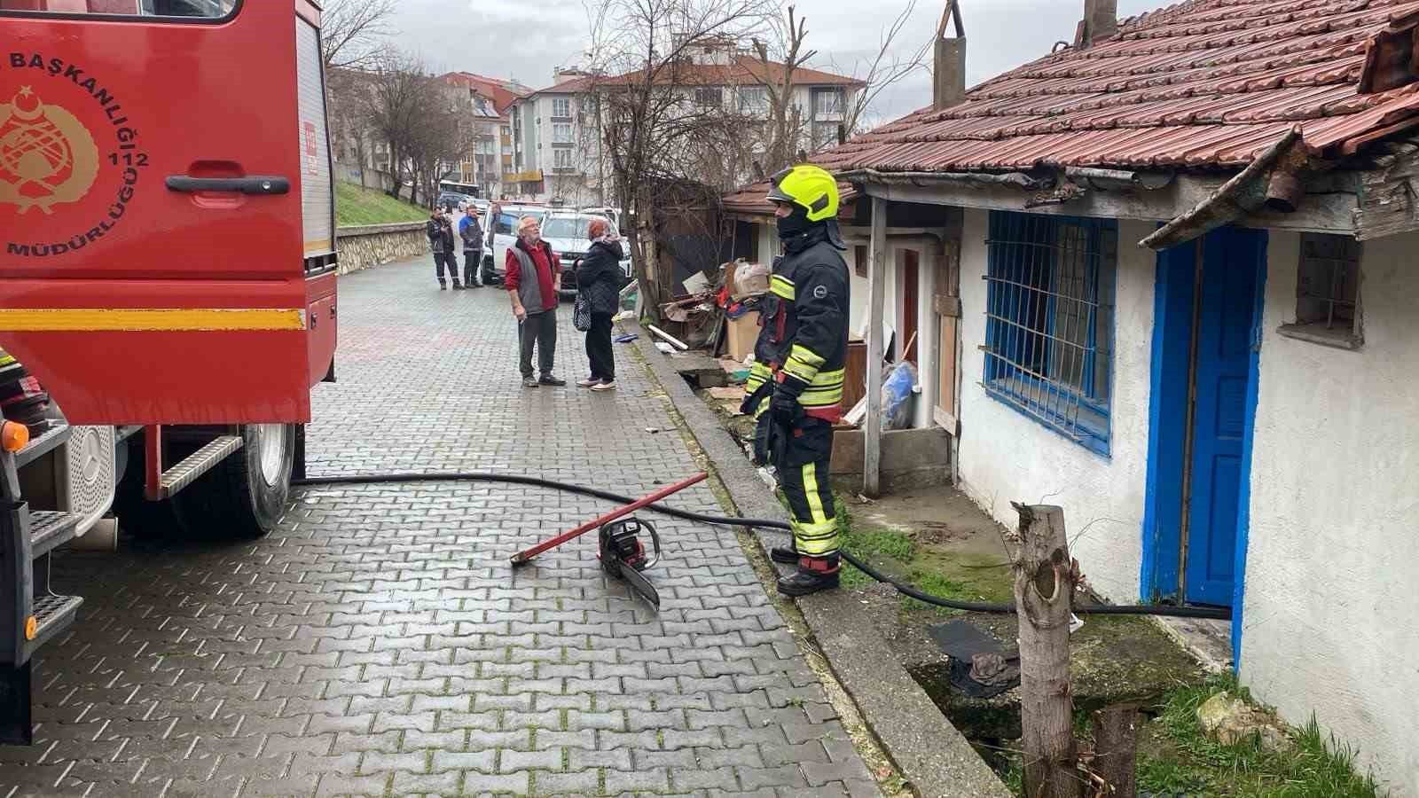 boluda metruk evde yangin panigi 3 1WDtXQAa