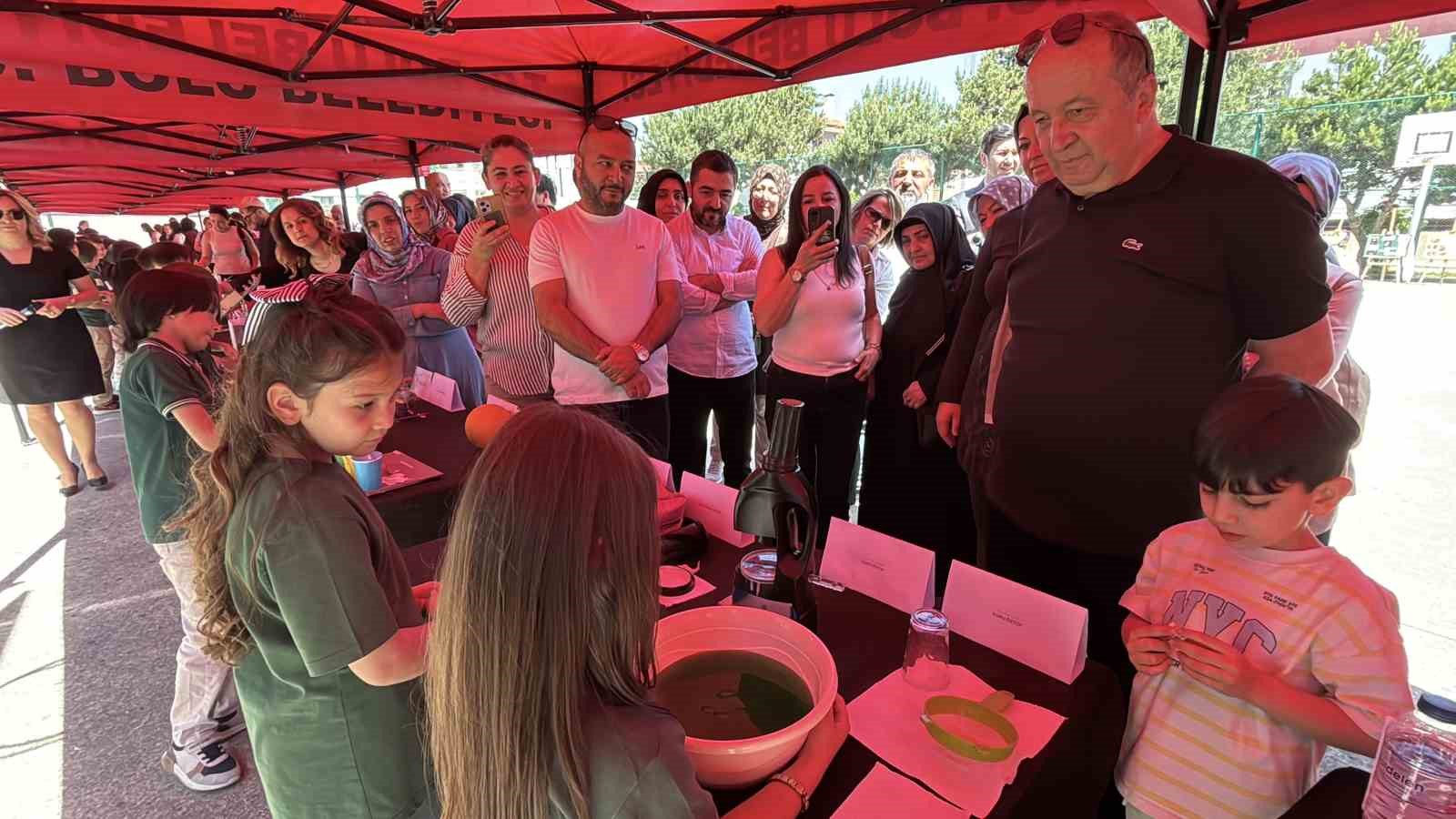 Bolu’da minik öğrencilerden bilim şenliği 8 boluda minik ogrencilerden bilim senligi 4 69SaTMtP