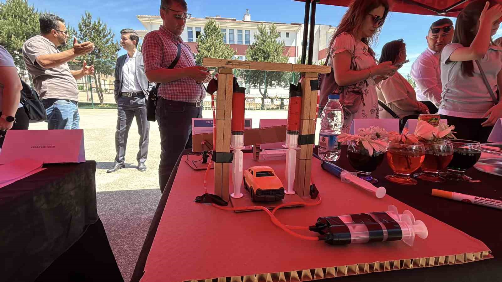 Bolu’da minik öğrencilerden bilim şenliği 10 boluda minik ogrencilerden bilim senligi 6