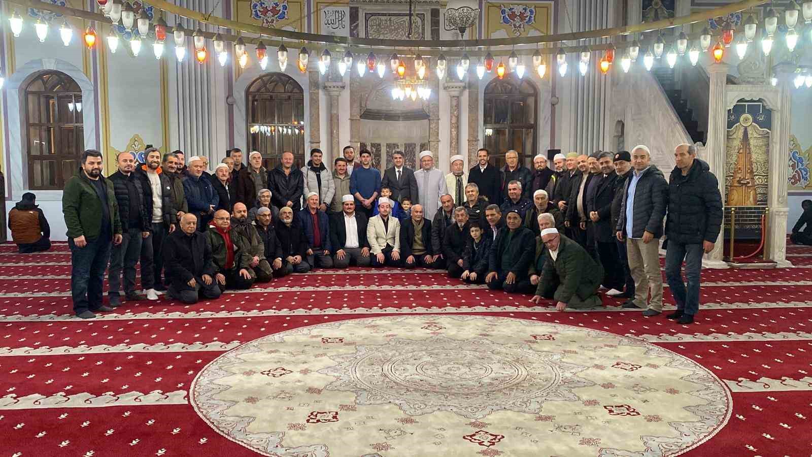 Bolu’da Miraç Kandili’nde vatandaşlar camilere akın etti 8 boluda mirac kandilinde vatandaslar camilere akin etti 4