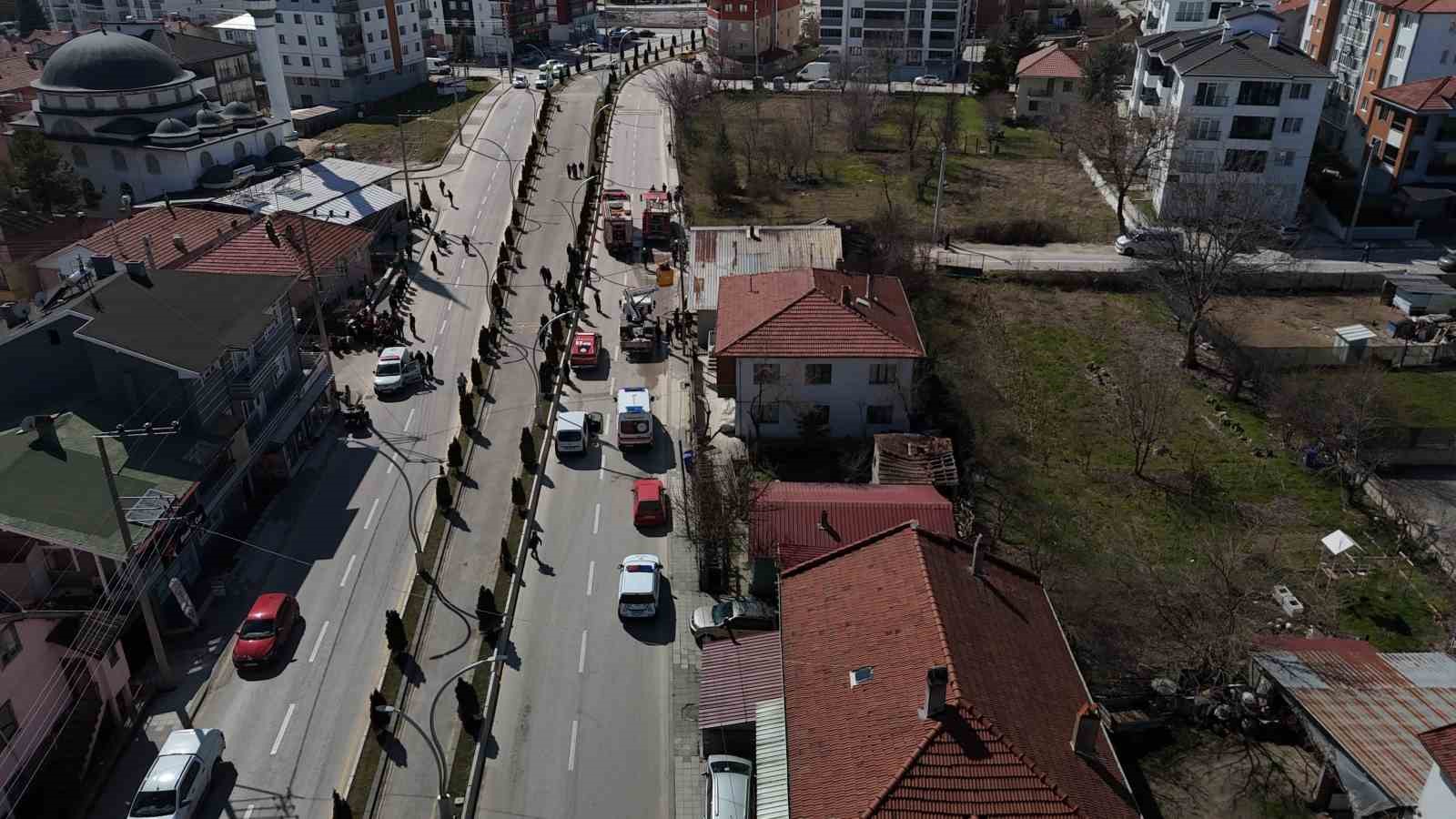 boluda mobilya atolyesiyle bitisikteki ev alevlere teslim oldu 6 1VVZUWlq